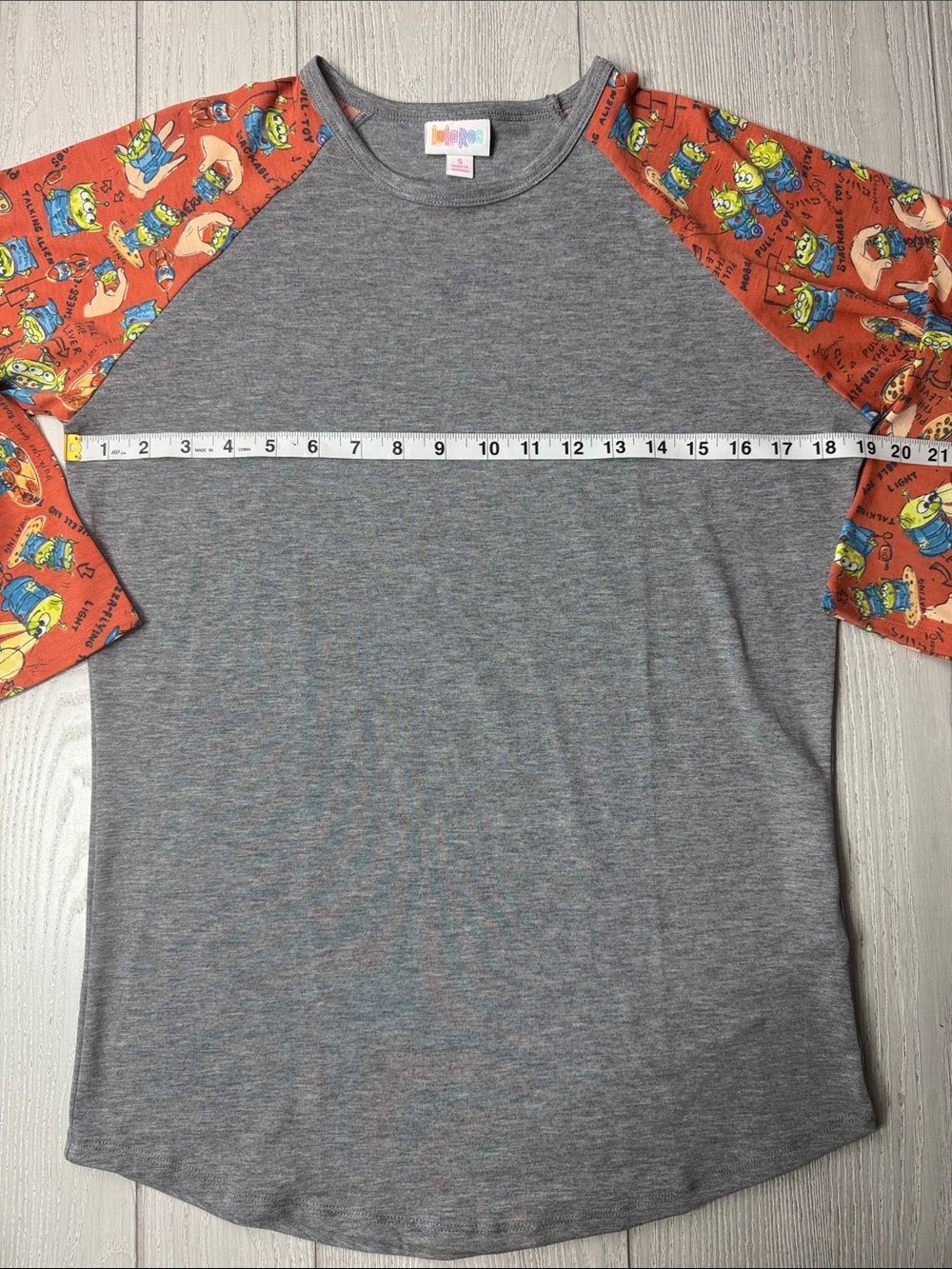 NWT DISNEY TOY STORY ALIENS T-SHIRT - SMALL- THE CLAW - Picture 4 of 6